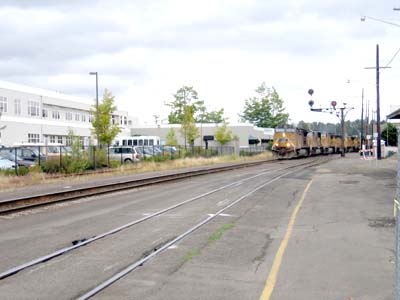 鉄道王国アメリカの長大貨物列車